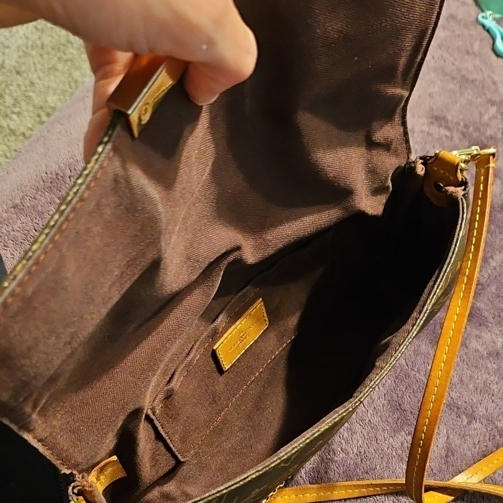 Louis Vuitton Classic Monogram Crossbody Bag - Picture 5 of 7